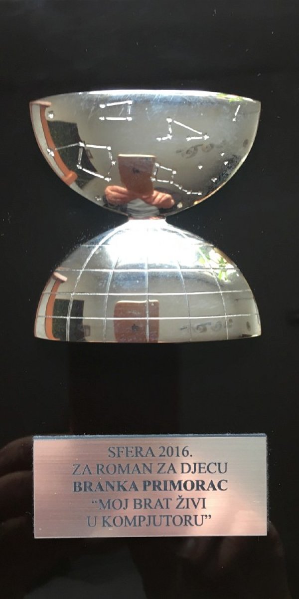 Nagrada SFERA za roman MOJ BRAT ŽIVI U KOMPJUTORU, 2017